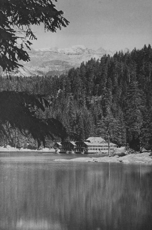 Restaurant Caumasee, Flims – Historisches Holzbau vor 1970 – Fotograf unbekannt